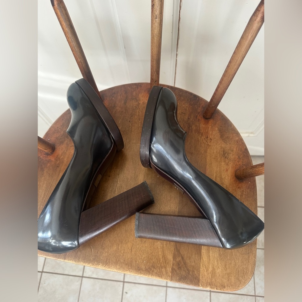 Gucci Black Patent Leather Platform Pumps - Picture 6 of 8